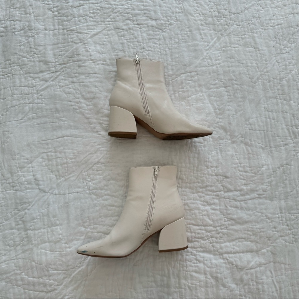 POINTED HEEL BOOTS